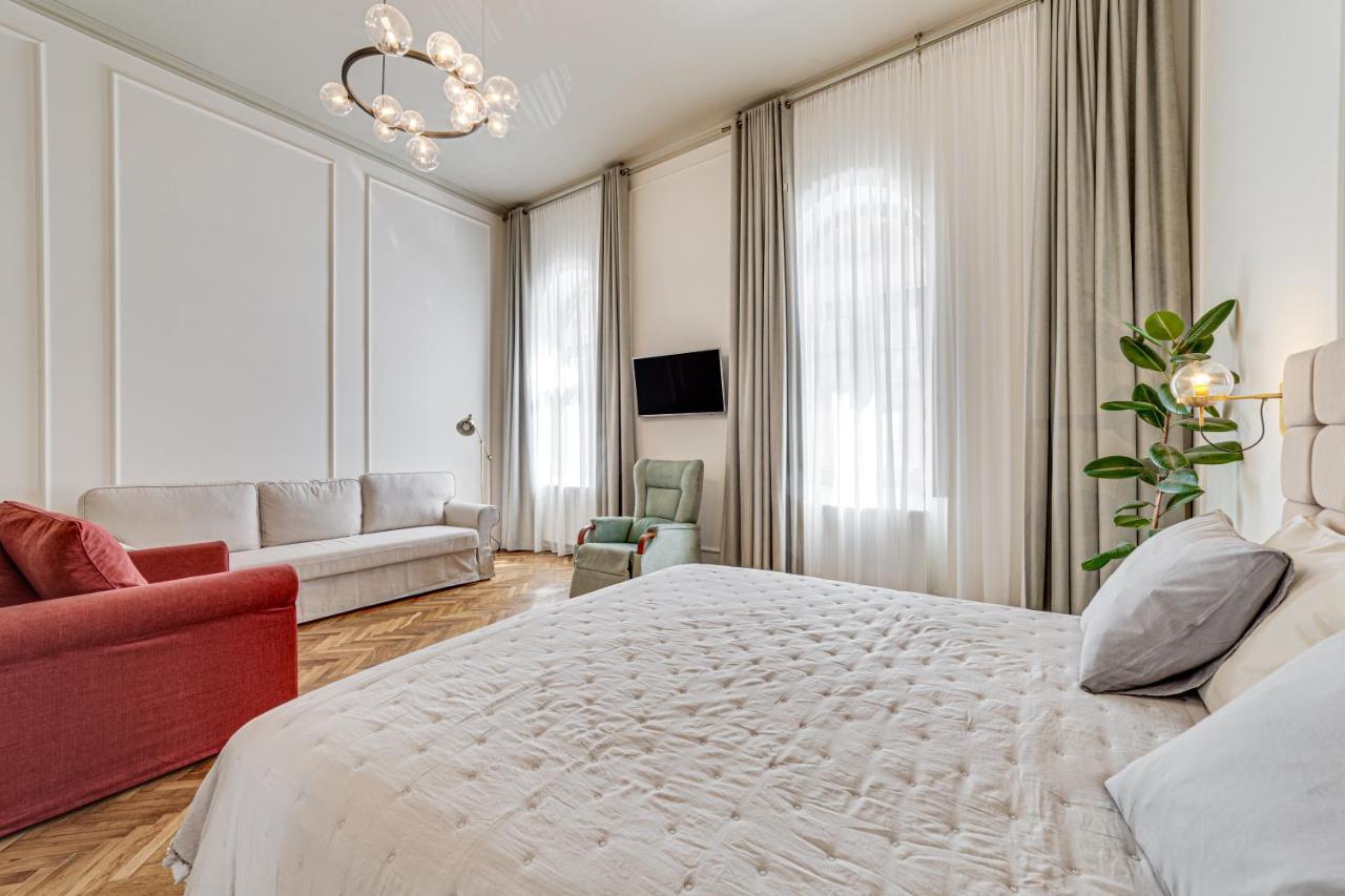Central Family Apartment Arad Bagian luar foto