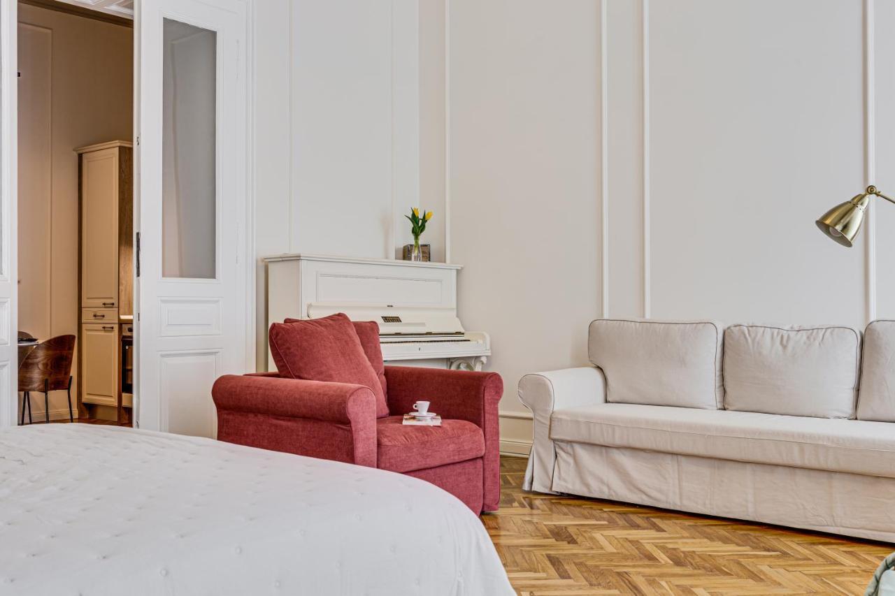 Central Family Apartment Arad Bagian luar foto