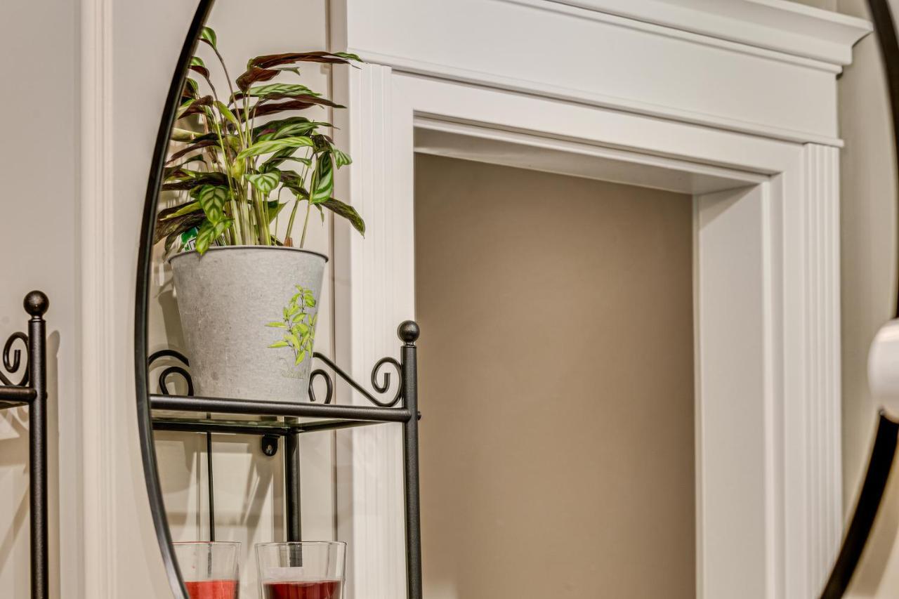 Central Family Apartment Arad Bagian luar foto