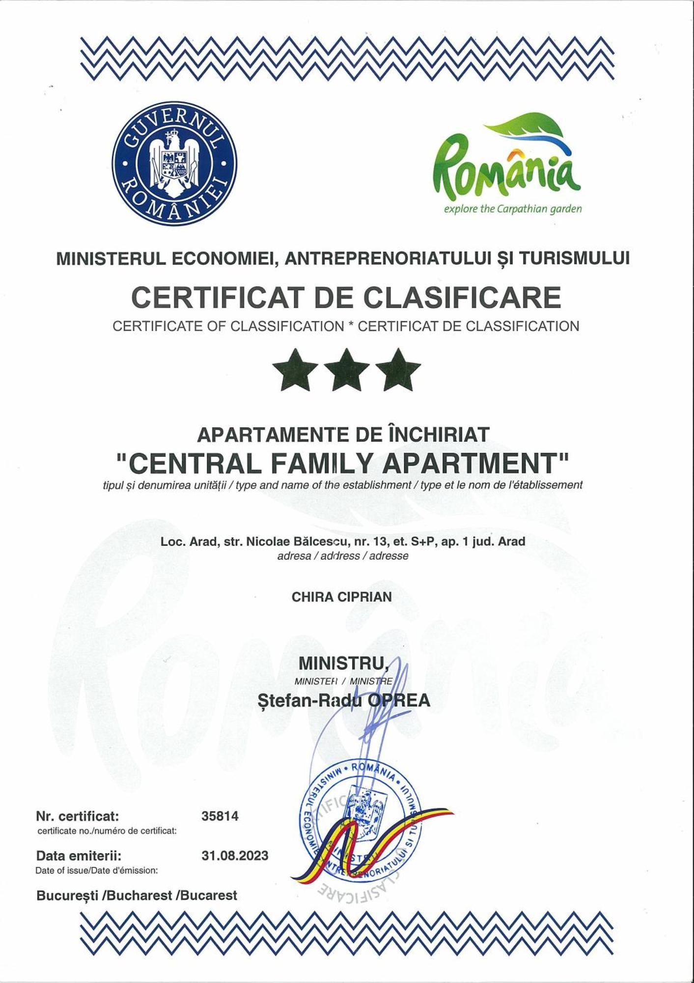 Central Family Apartment Arad Bagian luar foto